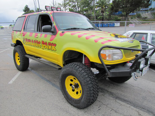Illustration for article titled A List of All the Jurassic Park Liveried Vehicles I Could Find